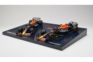 Red Bull RB19 Honda RBPT #1 M. Verstappen Oracle Red Bull Racing Qatar Grand Prix World Champion 2023 Minichamps 1:18 1122318 - image 2 of 6