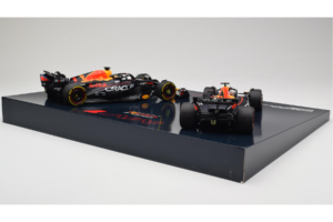 Red Bull RB19 Honda RBPT #1 M. Verstappen Oracle Red Bull Racing Qatar Grand Prix World Champion 2023 Minichamps 1:18 1122318 - image 5 of 6
