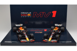 Red Bull RB19 Honda RBPT #1 M. Verstappen Oracle Red Bull Racing Qatar Grand Prix World Champion 2023 Minichamps 1:18 1122318 - image 6 of 6