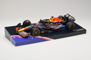Red Bull RB19 #1 M. Verstappen Oracle Red Bull Racing United States Grand Prix Winner World Champion 2023 Minichamps 1:18 113 - image 2 of 7
