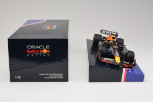 Red Bull RB19 #1 M. Verstappen Oracle Red Bull Racing United States Grand Prix Winner World Champion 2023 Minichamps 1:18 113 - image 6 of 7