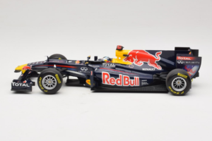 Red Bull RB7 Renault #1 S. Vettel Red Bull Racing Showcar 2011 Minichamps 1:18 110110071-1 Diecast - image 3 of 7