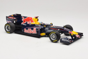 Red Bull RB7 Renault #1 S. Vettel Red Bull Racing Showcar 2011 Minichamps 1:18 110110071-1 Diecast - image 4 of 7