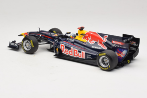 Red Bull RB7 Renault #1 S. Vettel Red Bull Racing Showcar 2011 Minichamps 1:18 110110071-1 Diecast - image 5 of 7
