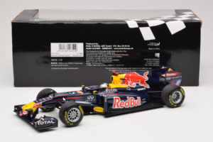 Red Bull RB7 Renault #1 S. Vettel Red Bull Racing Showcar 2011 Minichamps 1:18 110110071-1 Diecast - image 6 of 7