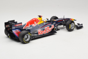 Red Bull RB7 Renault #1 S. Vettel Red Bull Racing World Champion 2011 Minichamps 1:18 110110001 Diecast - image 2 of 6
