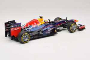 Red Bull RB9 Renault #2 M. Webber Infiniti Red Bull Racing Showcar 2013 Minichamps 1:18 110130072 Diecast - image 2 of 6