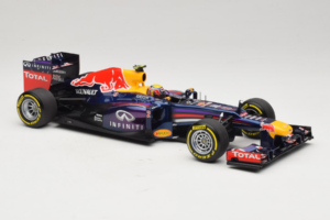 Red Bull RB9 Renault #2 M. Webber Infiniti Red Bull Racing Showcar 2013 Minichamps 1:18 110130072 Diecast - image 4 of 6