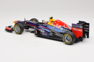 Red Bull RB9 Renault #2 M. Webber Infiniti Red Bull Racing Showcar 2013 Minichamps 1:18 110130072 Diecast - image 5 of 6