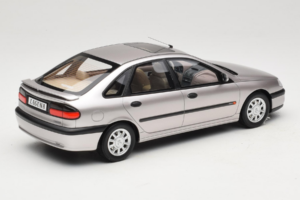Renault Laguna V6 3.0 Baccara Opal Grey Otto 1:18 OT1185 Resin - image 2 of 6