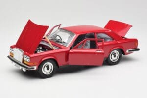 Rolls-Royce Camargue Red Bburago 1:22 3001 Diecast - image 2 of 8