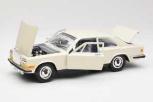 Rolls-Royce Camargue White Bburago 1:22 3001-M1 Diecast - image 3 of 8