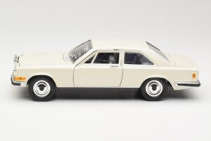 Rolls-Royce Camargue White Bburago 1:22 3001-M1 Diecast - image 4 of 8