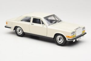 Rolls-Royce Camargue White Bburago 1:22 3001-M1 Diecast - image 6 of 8
