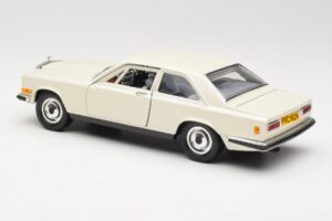 Rolls-Royce Camargue White Bburago 1:22 3001-M1 Diecast - image 7 of 8