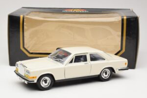 Rolls-Royce Camargue White Bburago 1:22 3001-M1 Diecast - image 8 of 8
