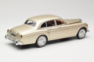Rolls-Royce Silver Cloud III Flying Spur H.J. Mulliner Gold MCG 1:18 MCG18058 Diecast - image 2 of 6
