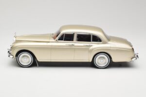 Rolls-Royce Silver Cloud III Flying Spur H.J. Mulliner Gold MCG 1:18 MCG18058 Diecast - image 3 of 6