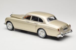 Rolls-Royce Silver Cloud III Flying Spur H.J. Mulliner Gold MCG 1:18 MCG18058 Diecast - image 5 of 6