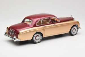 Rolls-Royce Silver Cloud III Flying Spur H.J. Mulliner Red & Gold MCG 1:18 MCG18132 Diecast - image 2 of 6
