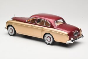 Rolls-Royce Silver Cloud III Flying Spur H.J. Mulliner Red & Gold MCG 1:18 MCG18132 Diecast - image 5 of 6