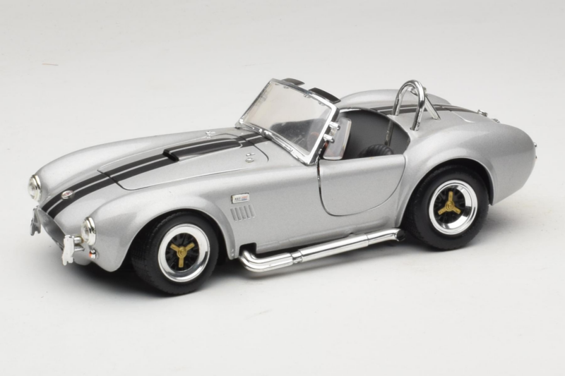 Shelby Cobra 427S/C Silver With Black Stripes Road Signature 1:18 92058 Diecast