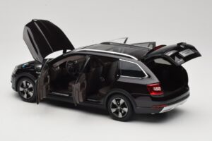 Skoda Octavia Mk4 Combi Brown Paudi Model 1:18 ZMR000005BRA Diecast - image 5 of 8
