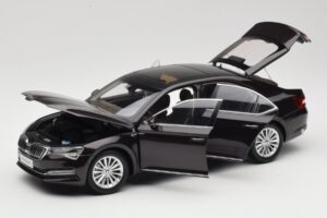 Skoda Superb Mk3 Black Paudi Model 1:18 ZSS000006BLA Diecast - image 2 of 8