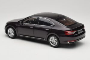 Skoda Superb Mk3 Black Paudi Model 1:18 ZSS000006BLA Diecast - image 7 of 8