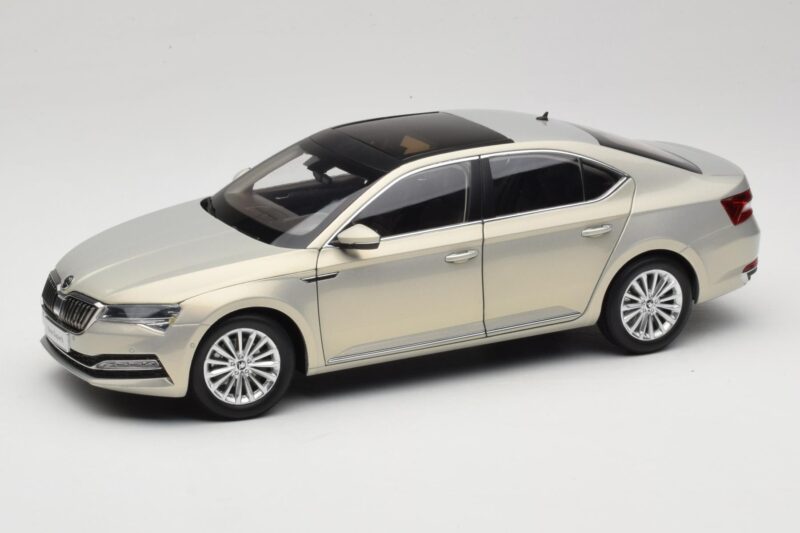 Skoda Superb Mk3 Gold Paudi Model 1:18 ZSS000006GOLD Diecast