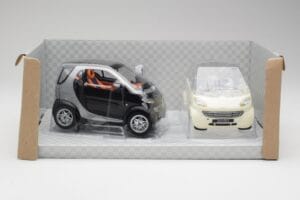 Smart Fortwo Black & White Maisto 1:18 56045 Diecast