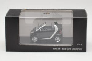 Smart Fortwo Cabrio Deep Black Minichamps 1:43 Q0022561V001C18Q00 Diecast - image 4 of 4
