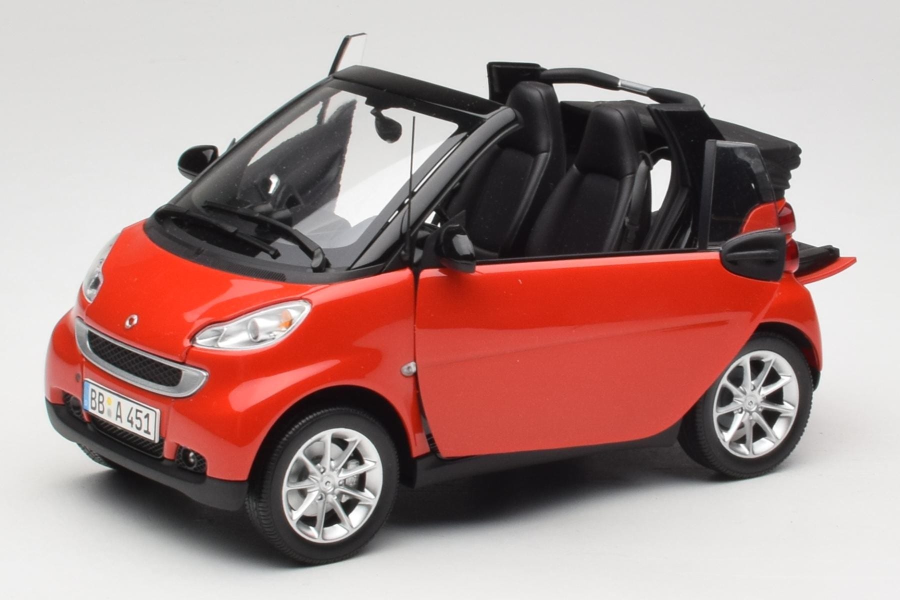 Minichamps Smart Fortwo Cabrio W451 Red Black 1:18