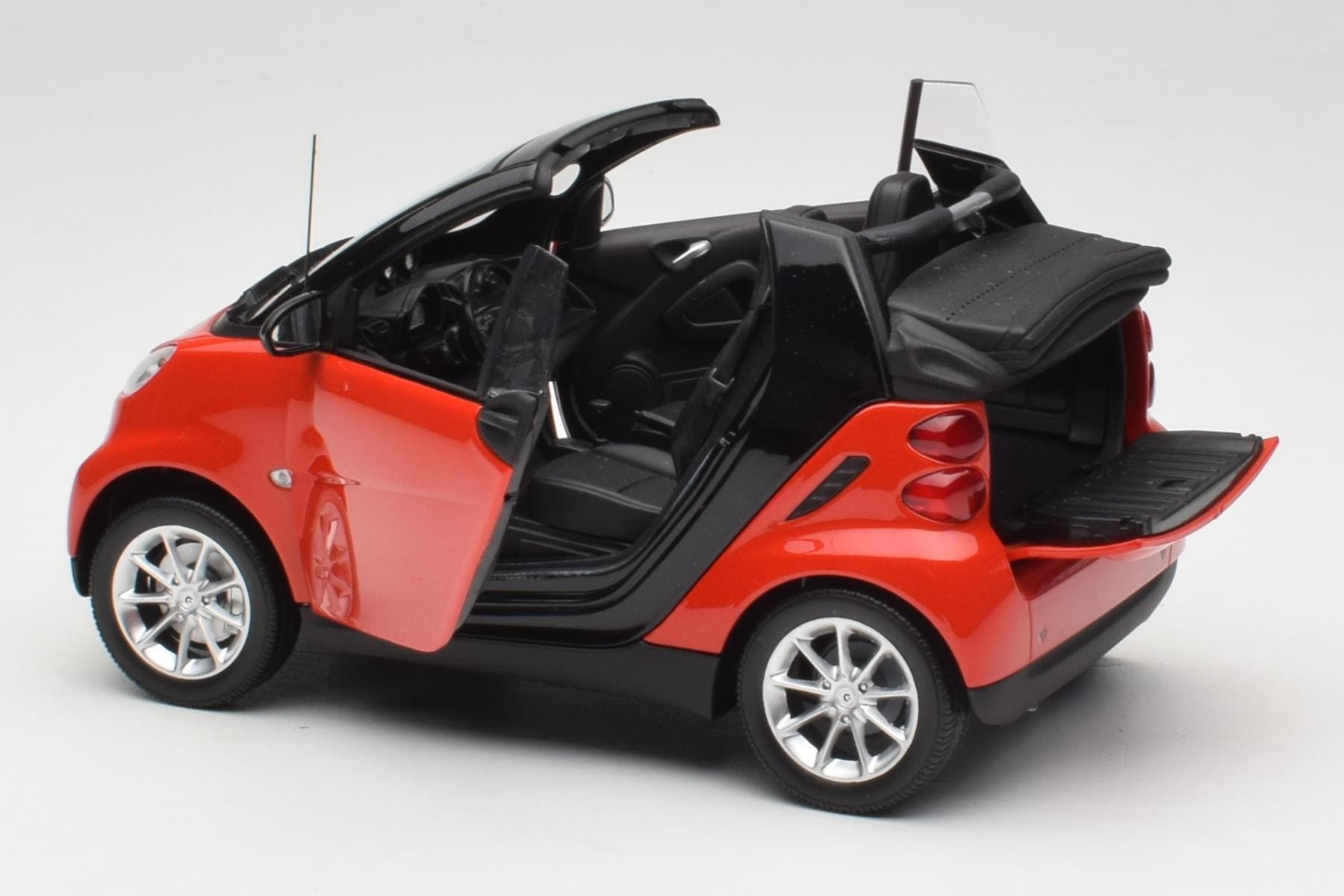 Minichamps Smart Fortwo Cabrio W451 Red Black 1:18