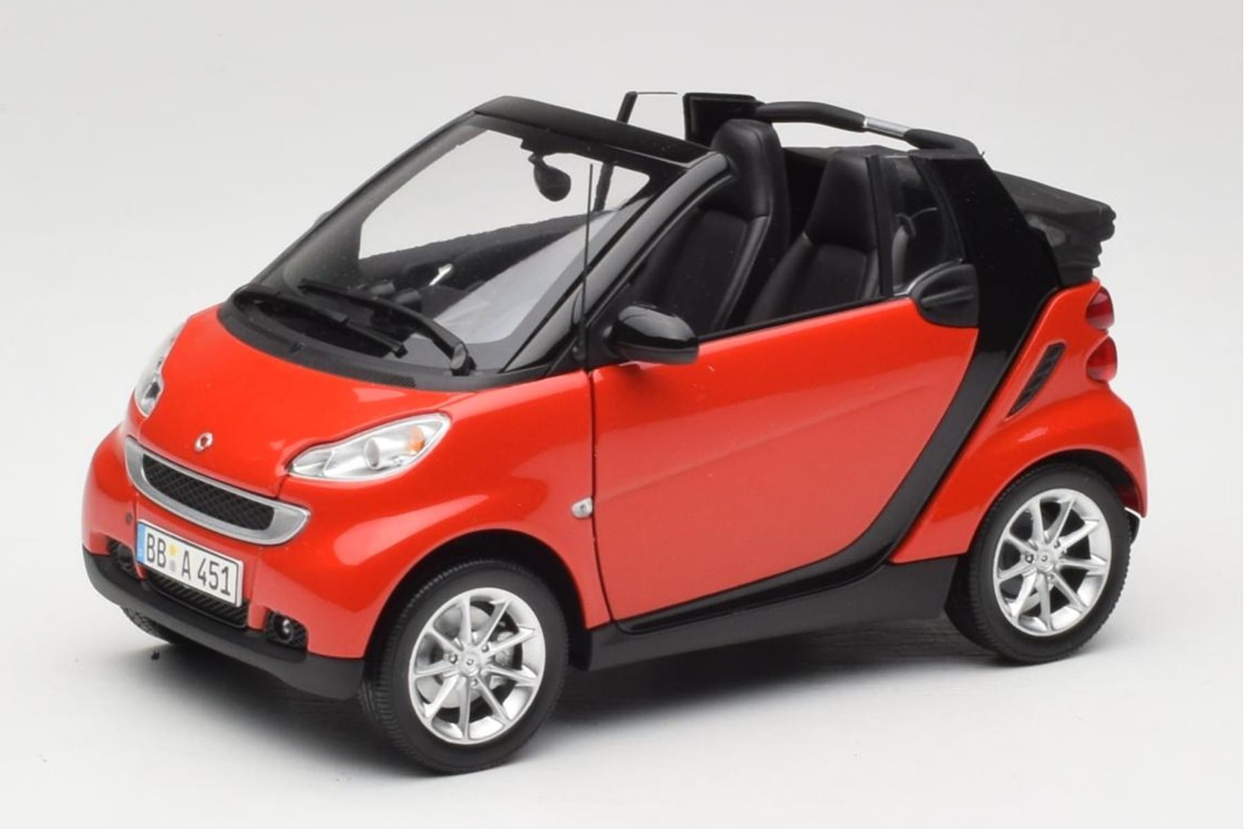 smart-fortwo-cabrio-red-black-