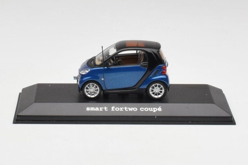 Smart Fortwo Coupe Aqua Blue Metallic & Black Minichamps 1:43 Q0022558V001C77Q00 Diecast