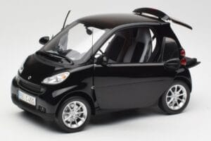 Smart Fortwo Coupe W451 Deep Black Minichamps 1:18 Q0022563V001C02Q00 Diecast - image 2 of 8
