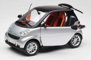Smart Fortwo Coupe W451 Silver & Black Minichamps 1:18 Q0022528V001C75Q00 Diecast - image 2 of 8