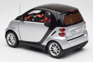 Smart Fortwo Coupe W451 Silver & Black Minichamps 1:18 Q0022528V001C75Q00 Diecast - image 7 of 8