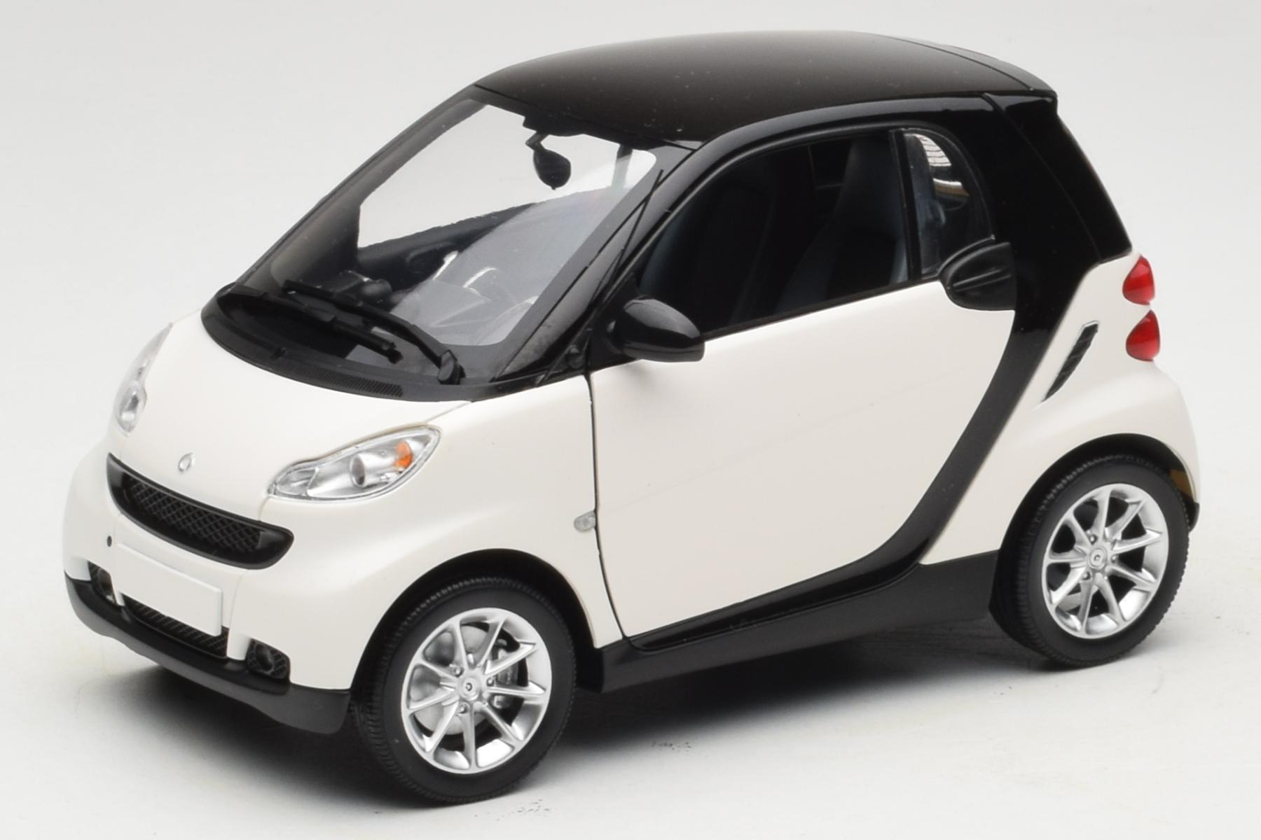 Minichamps Smart Fortwo 451 1:18 White Black