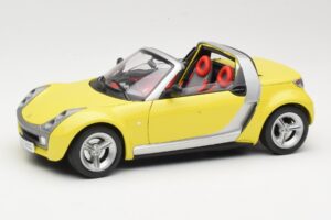 Smart Roadster 452 Yellow Bburago 1:18 34099-M2 Diecast