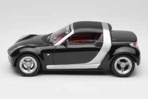 Smart Roadster Black Bburago 1:18 34099-M1 Diecast - image 4 of 8