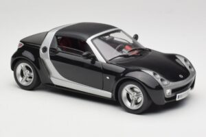 Smart Roadster Black Bburago 1:18 34099-M1 Diecast - image 6 of 8