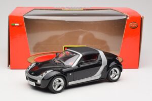 Smart Roadster Black Bburago 1:18 34099-M1 Diecast - image 8 of 8