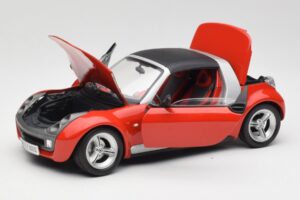 Smart Roadster Red Bburago 1:18 34099 Diecast - image 2 of 8