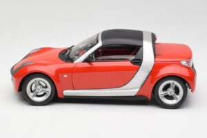 Smart Roadster Red Bburago 1:18 34099 Diecast - image 4 of 8