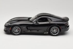 SRT Viper GTS Black Maisto 1:18 31128 Diecast - image 4 of 8