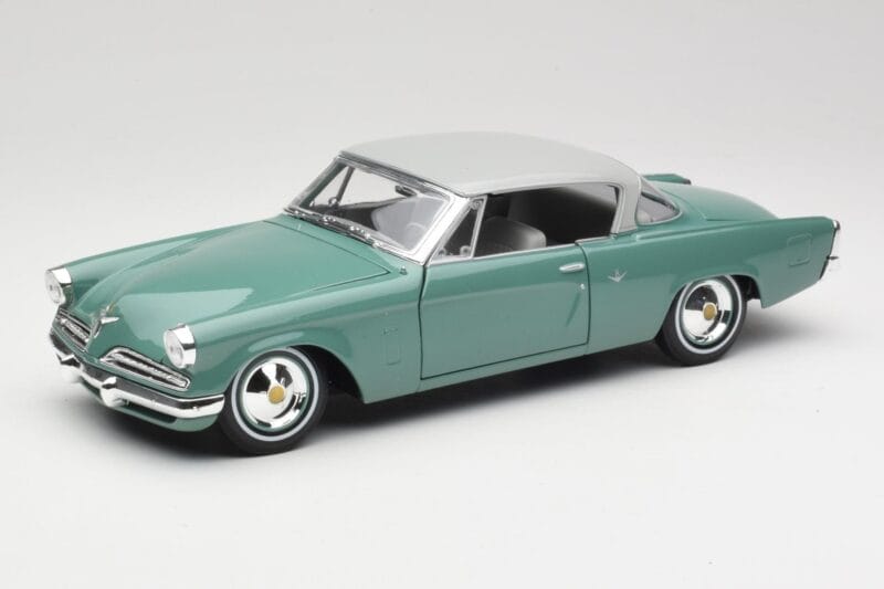 Studebaker Starliner Seafoam Green & Shasta White Maisto 1:18 31651 Diecast