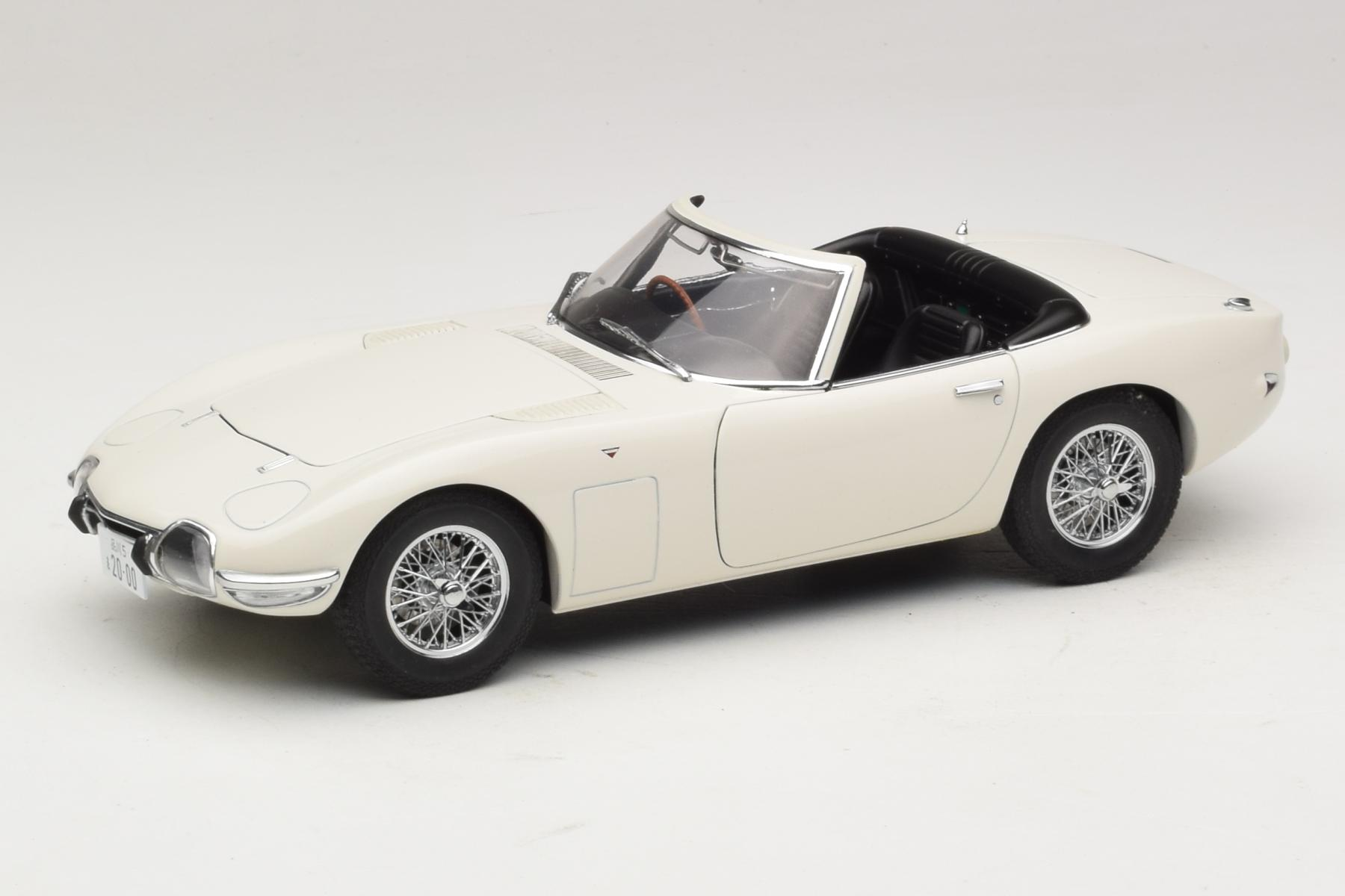 AUTOart Toyota 2000GT Cabriolet 1:18 Bond