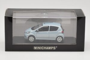 Toyota Aygo Light Blue Metallic Minichamps 1:43 TOYOTA012 Diecast - image 4 of 4
